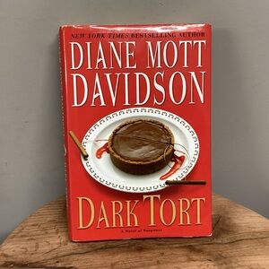 🔴 “2/$10” - Dark Tort - Diane Mott Davidson - A Novel of Suspense - A Great Read